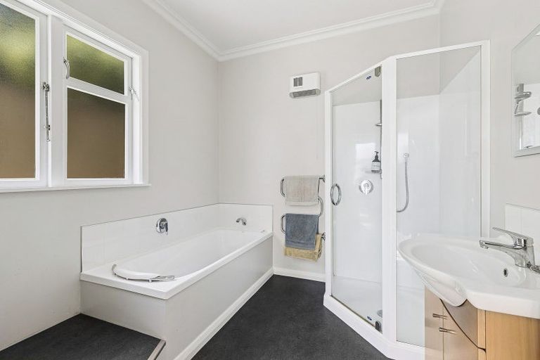 Photo of property in 9 Kellsmere Crescent, Island Bay, Wellington, 6023
