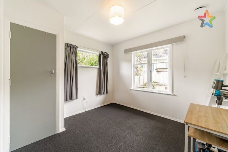 Photo of property in 35 Lees Grove, Wainuiomata, Lower Hutt, 5014