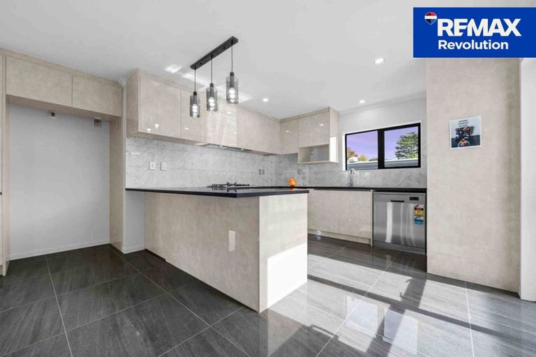 Photo of property in 21a Blanes Road, Weymouth, Auckland, 2103