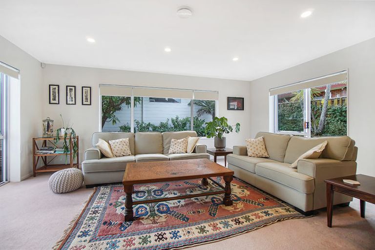 Photo of property in 2/7 Camden Place, Papatoetoe, Auckland, 2025