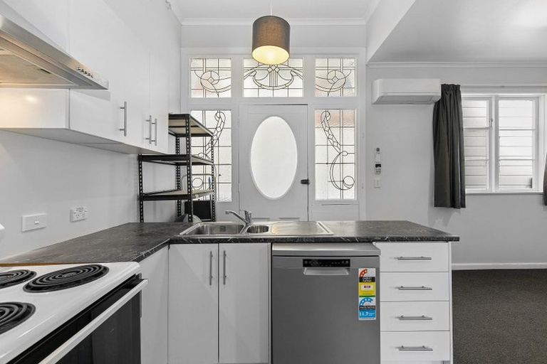 Photo of property in 262 The Terrace, Te Aro, Wellington, 6011
