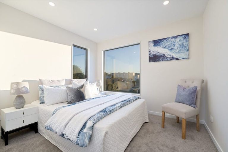 Photo of property in 2/5 Hereford Street, Te Atatu Peninsula, Auckland, 0610