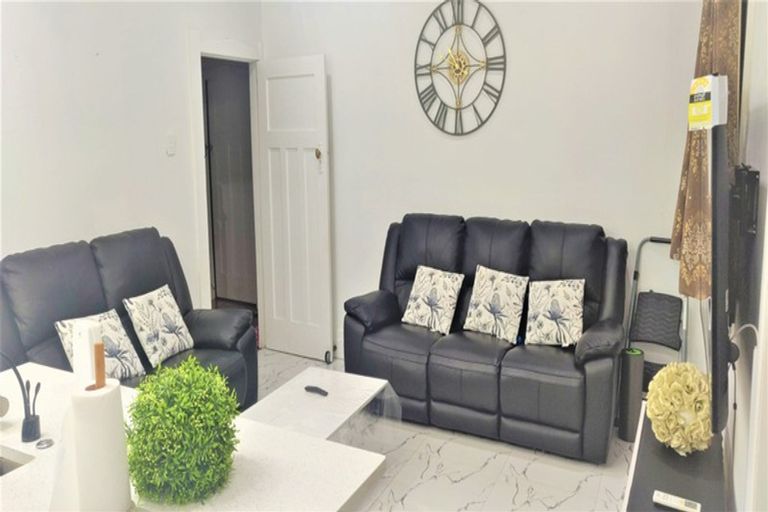 Photo of property in 118a Hutchinson Avenue, New Lynn, Auckland, 0600