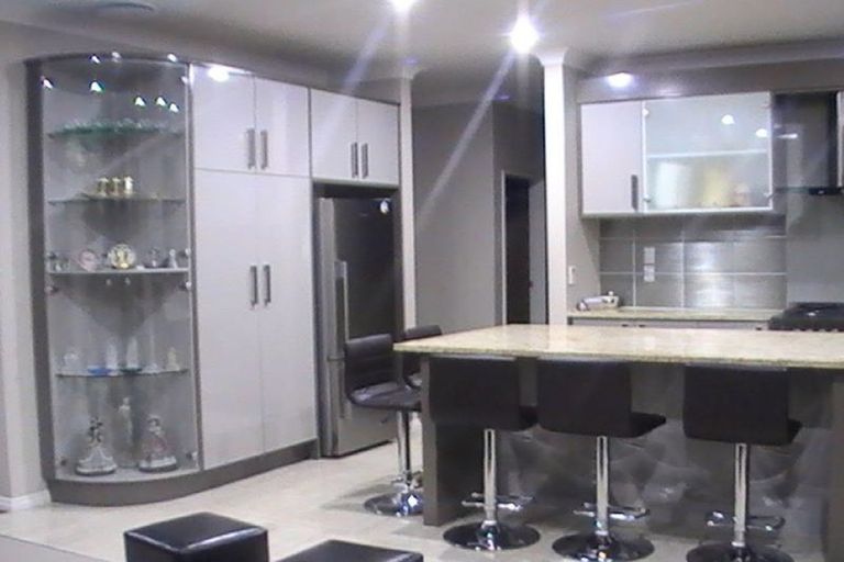 Photo of property in 28 Kaseng Place, East Tamaki Heights, Auckland, 2016