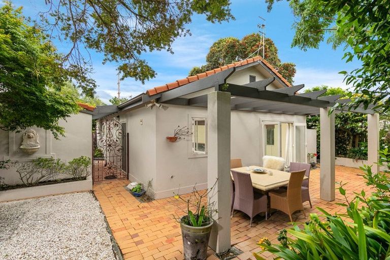 Photo of property in 2/2 Evan Street, Belmont, Auckland, 0622