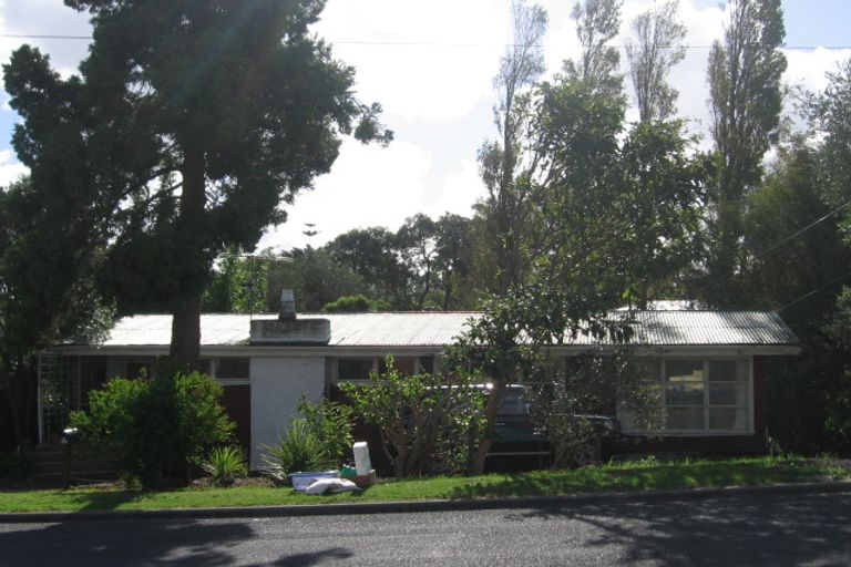 Photo of property in 11 Norman Road, Titirangi, Auckland, 0604