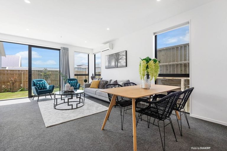 Photo of property in 62u1 Spenmoor Street, Newlands, Wellington, 6037