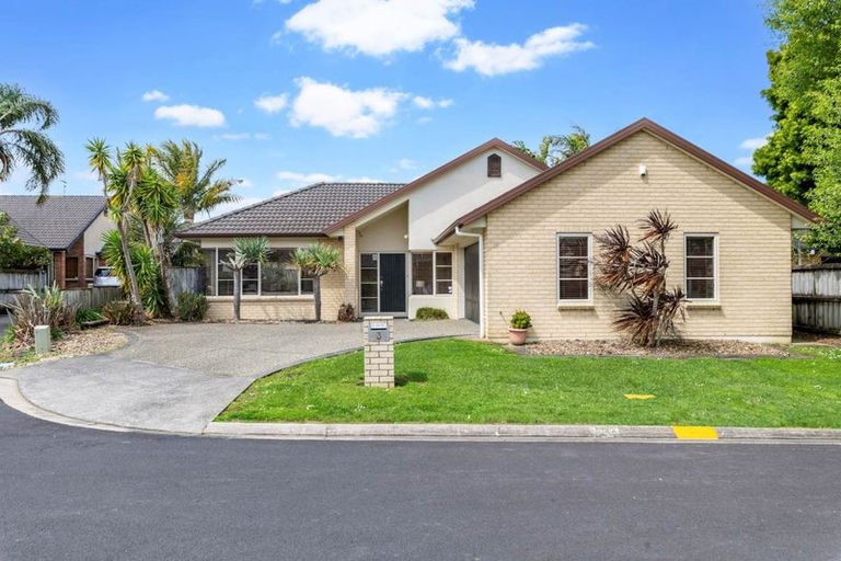 Photo of property in 3 Borthwick Close, Flat Bush, Auckland, 2016