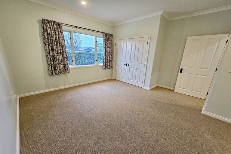Photo of property in 16 Palliser Place, Poraiti, Napier, 4112