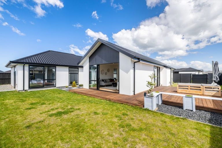 Photo of property in 10 Crosado Place, Rolleston, 7614