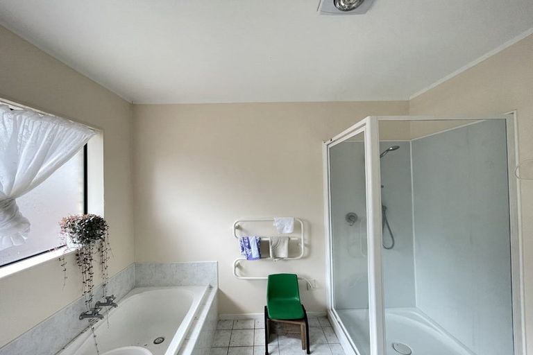 Photo of property in 12 John Brooke Crescent, East Tamaki Heights, Auckland, 2016