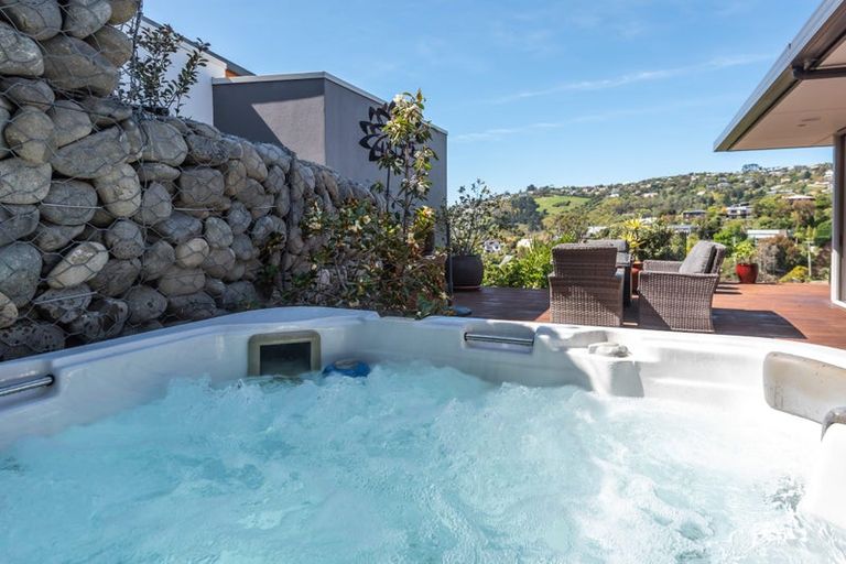 Photo of property in 6 Challenger Lane, Redcliffs, Christchurch, 8081