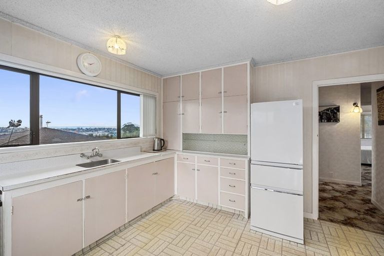 Photo of property in 1/3 Hall Road, Glenfield, Auckland, 0629