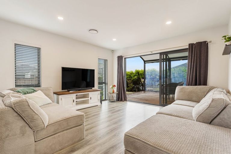 Photo of property in 6 Dida Park Drive, Kumeu, 0810