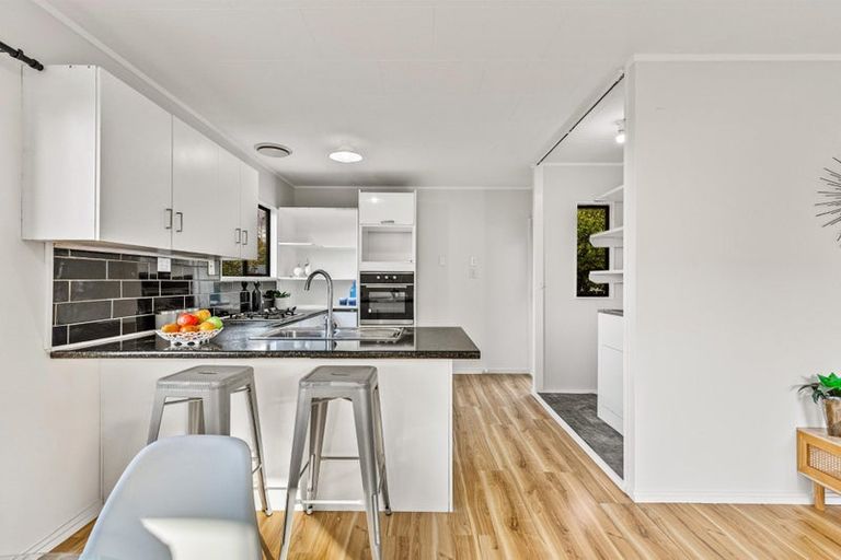 Photo of property in 12 Cameron Place, Ranui, Auckland, 0612