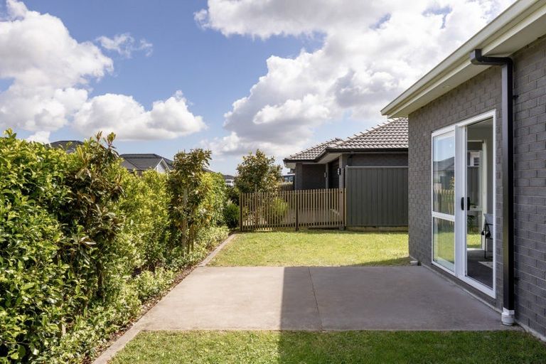 Photo of property in 66 Tabraham Crescent, Pyes Pa, Tauranga, 3112