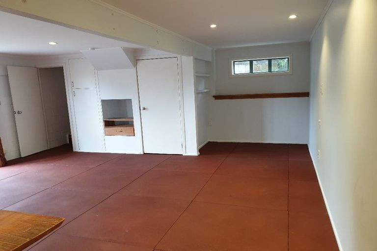 Photo of property in 9 Merchant Avenue, Te Atatu South, Auckland, 0610