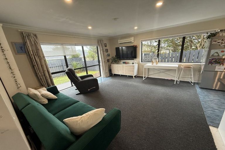 Photo of property in 1/20 Mandeville Crescent, Grenada Village, Wellington, 6037