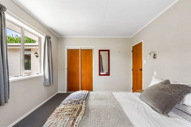 Photo of property in 37 James Cook Street, Havelock North, 4130