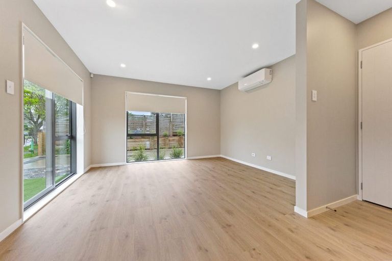 Photo of property in 47a Gossamer Drive, Pakuranga Heights, Auckland, 2010
