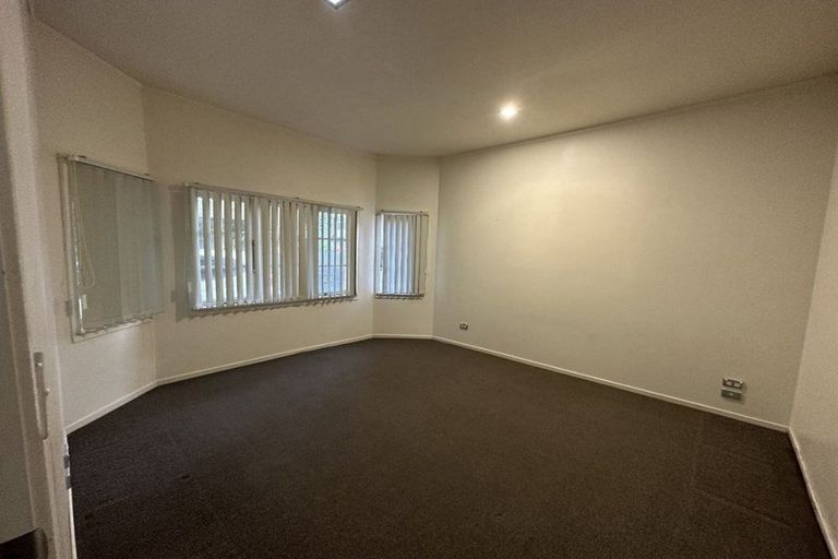 Photo of property in 2/54 Lynwood Road, New Lynn, Auckland, 0600