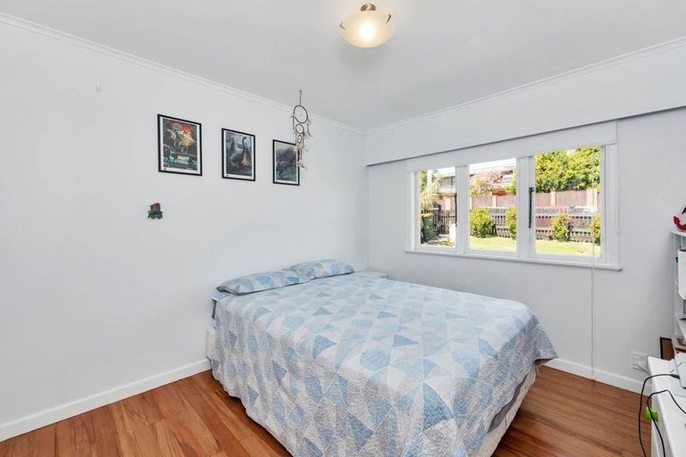 Photo of property in 1 Newington Road, Henderson, Auckland, 0612