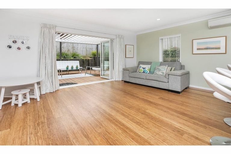 Photo of property in 7 Hendrika Court, Hobsonville, Auckland, 0618