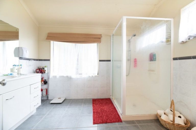 Photo of property in 21 Samara Place, Clendon Park, Auckland, 2103
