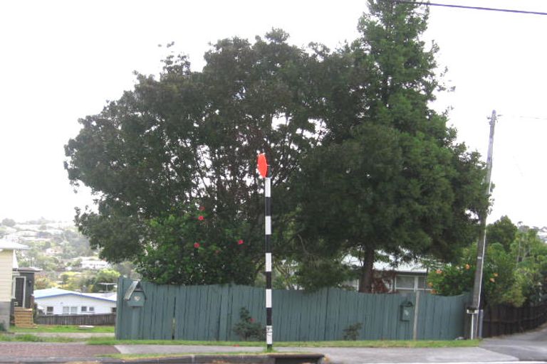 Photo of property in 2/46 Sunnynook Road, Sunnynook, Auckland, 0620