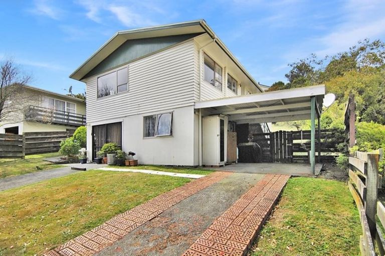 Photo of property in 79 Stewart Drive, Newlands, Wellington, 6037