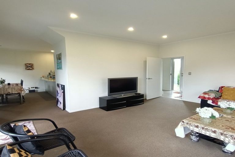 Photo of property in 71 Grove Road, Papakura, 2110