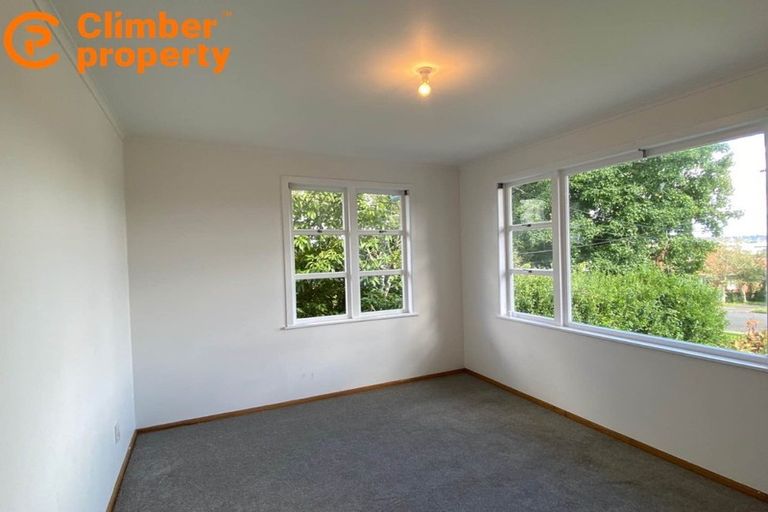 Photo of property in 8 Sherwood Avenue, Te Atatu South, Auckland, 0610
