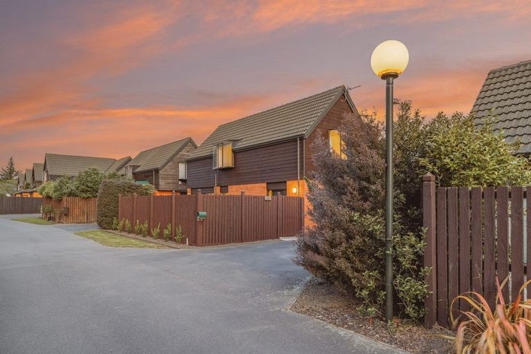 Photo of property in 12/415 Mairehau Road, Parklands, Christchurch, 8083