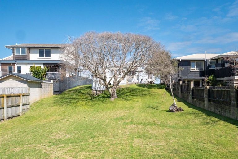 Photo of property in 43 Pitau Road, Mount Maunganui, 3116