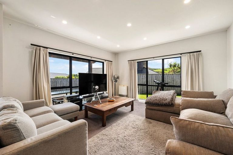 Photo of property in 11 Cabbage Tree Grove, Woodridge, Wellington, 6037