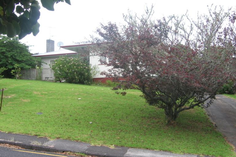 Photo of property in 16 Segedin Place, Glenfield, Auckland, 0629