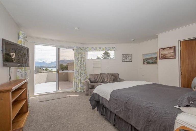 Photo of property in 61 Kennedy Crescent, Wanaka, 9305