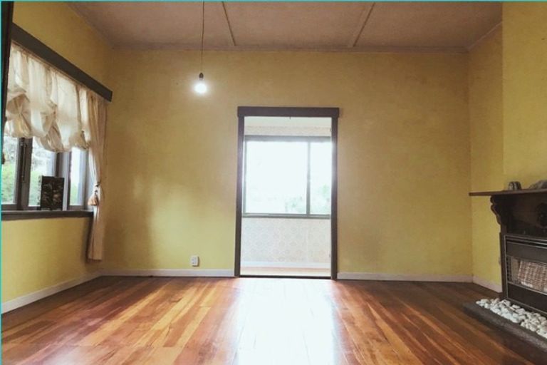 Photo of property in 16 Rimu Street, New Lynn, Auckland, 0600