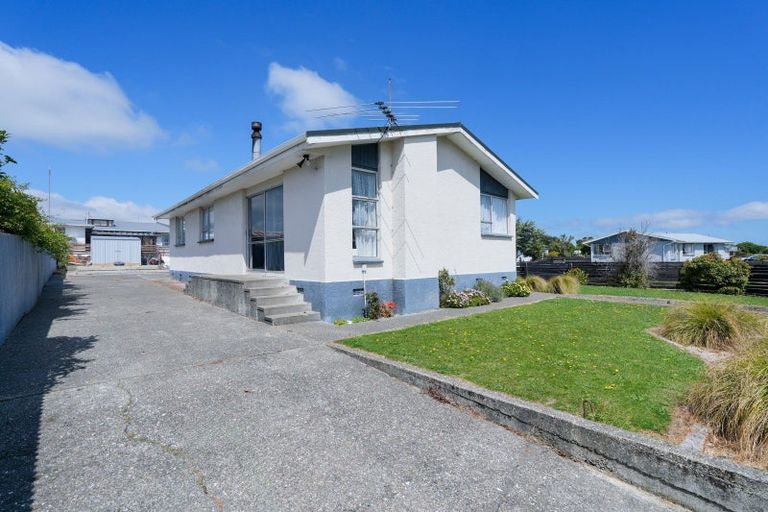 Photo of property in 2 Burns Street, Kew, Invercargill, 9812