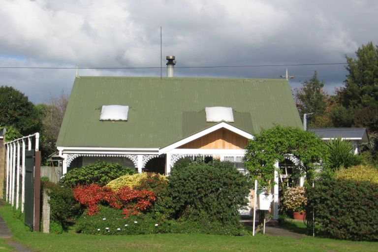 Photo of property in 1/10 Springbank Lane, Te Atatu Peninsula, Auckland, 0610