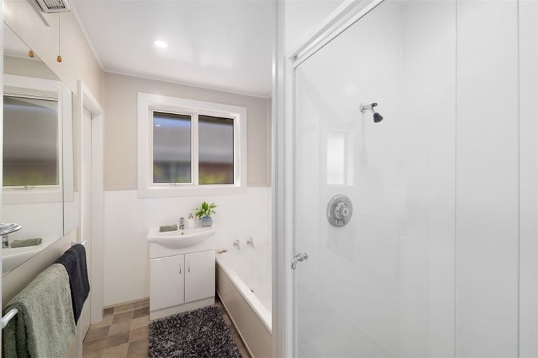 Photo of property in 16 Staveley Street, Avonhead, Christchurch, 8042