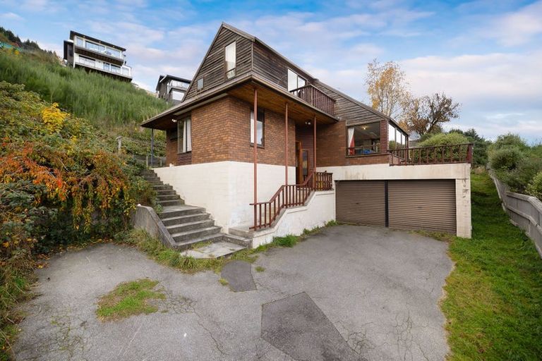 Photo of property in 68 Wynyard Crescent, Fernhill, Queenstown, 9300