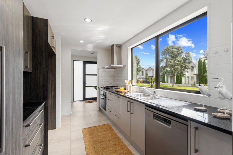 Photo of property in 14 Windfola Parkway, Takanini, 2112