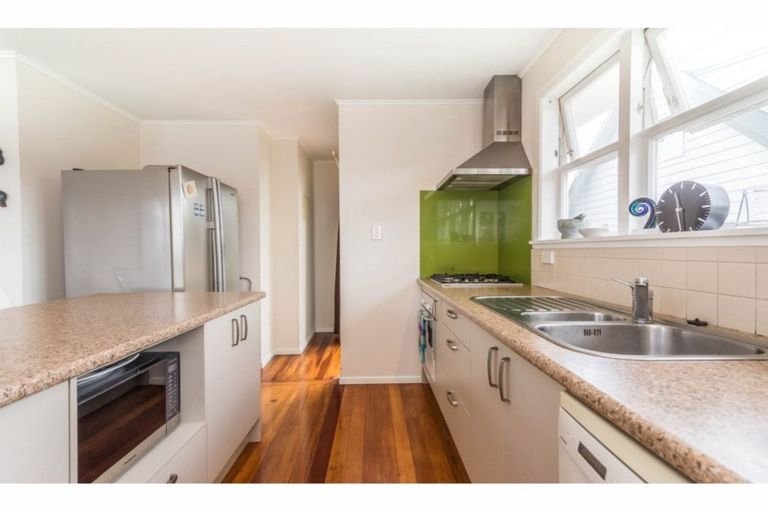 Photo of property in 63 Konini Road, Titirangi, Auckland, 0604