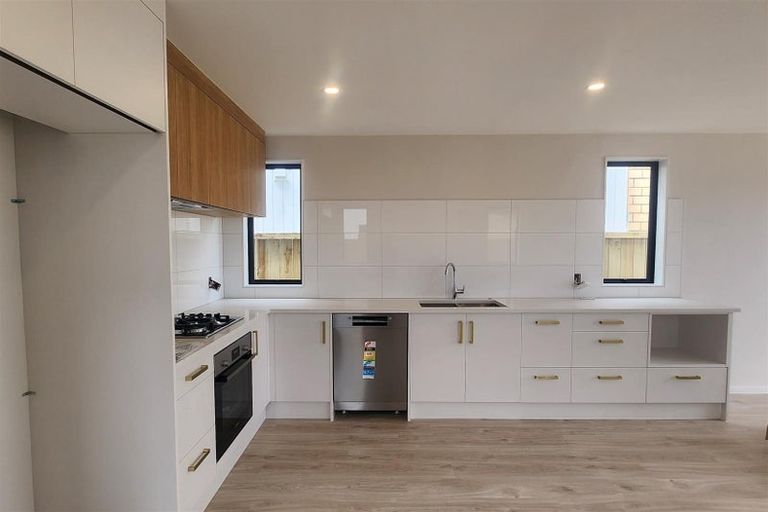 Photo of property in 17 John Gray Street, Papakura, 2110