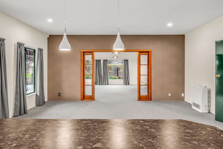 Photo of property in 1 Strachan Way, Highbury, Palmerston North, 4412