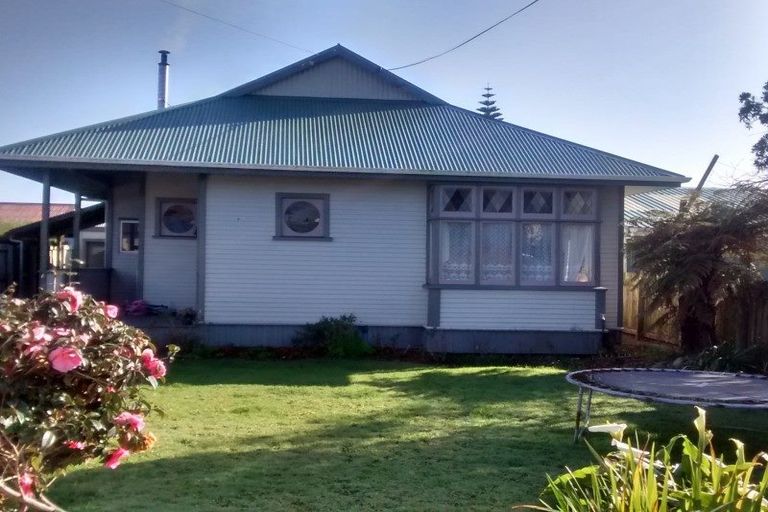 Photo of property in 17 Lyndhurst Street, Westport, 7825