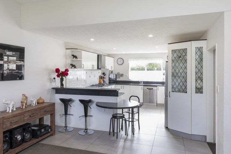 Photo of property in 6 Te One Place, Redwood, Christchurch, 8051