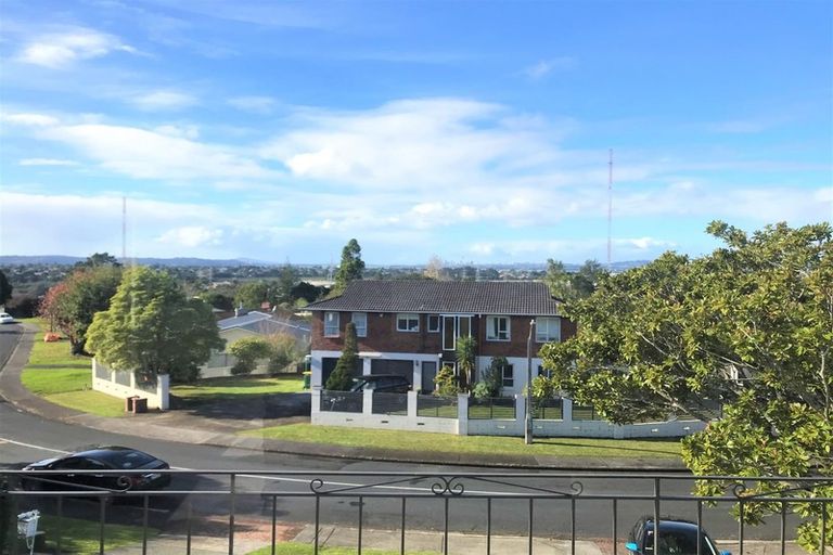 Photo of property in 19 Hartley Terrace, Massey, Auckland, 0614