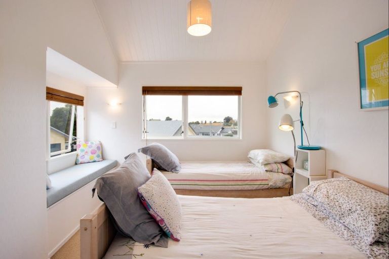 Photo of property in 3 Moana Place, Taradale, Napier, 4112